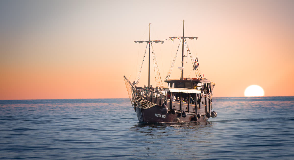 Sveta Ana sunset sailing